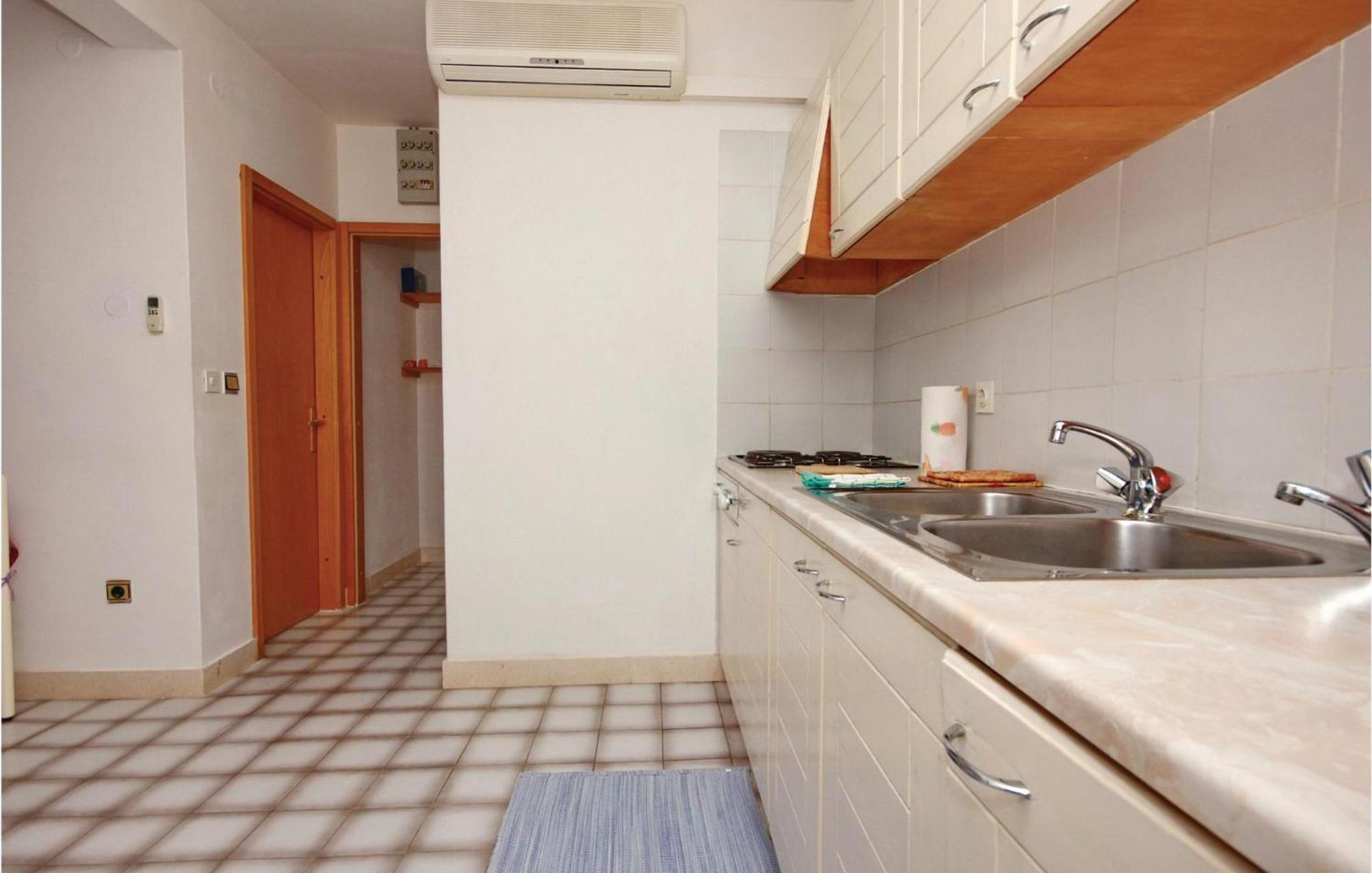 Beautiful Apartment In Prizba With Wifi Exterior photo