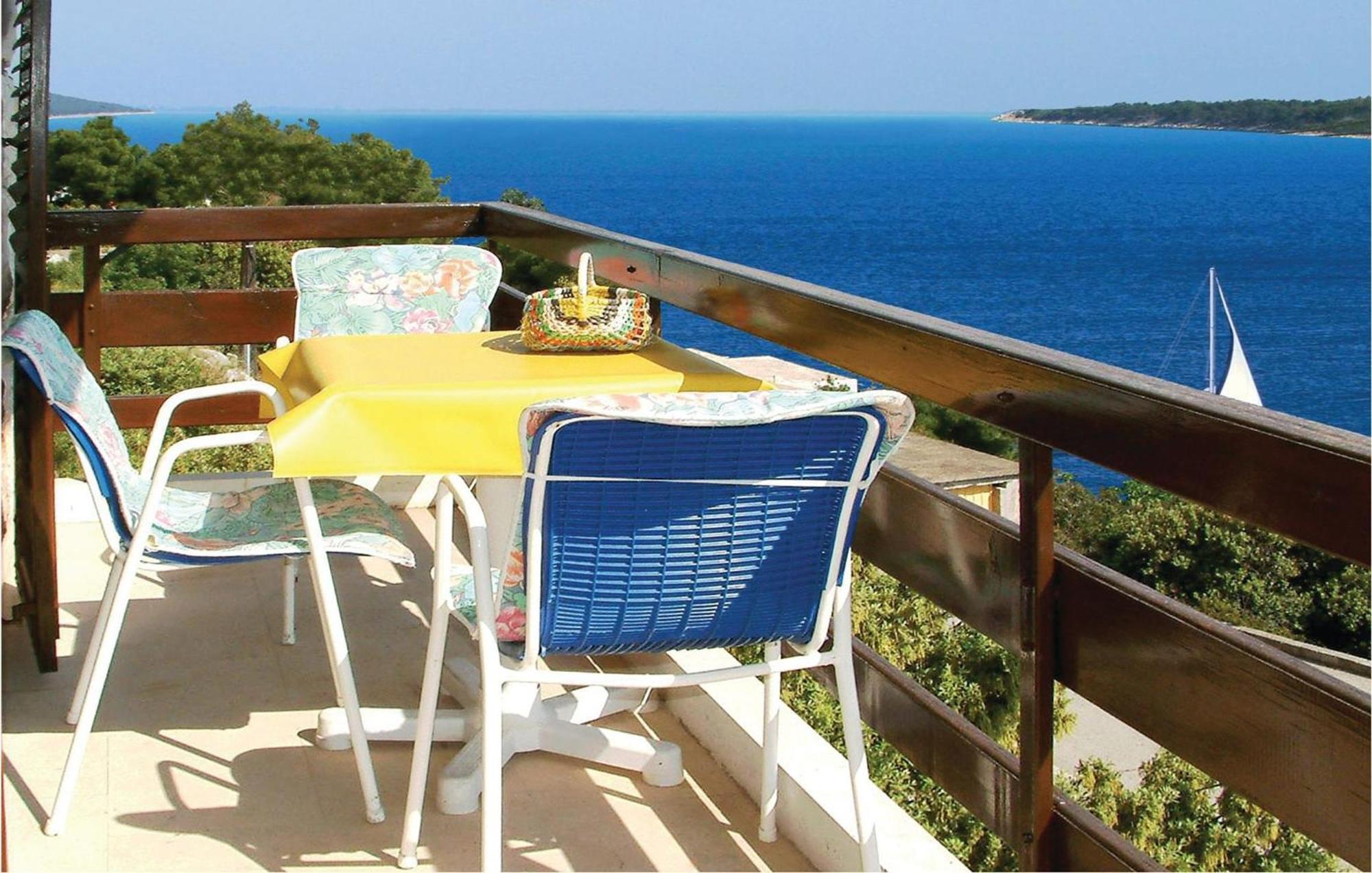 Beautiful Apartment In Prizba With Wifi Exterior photo